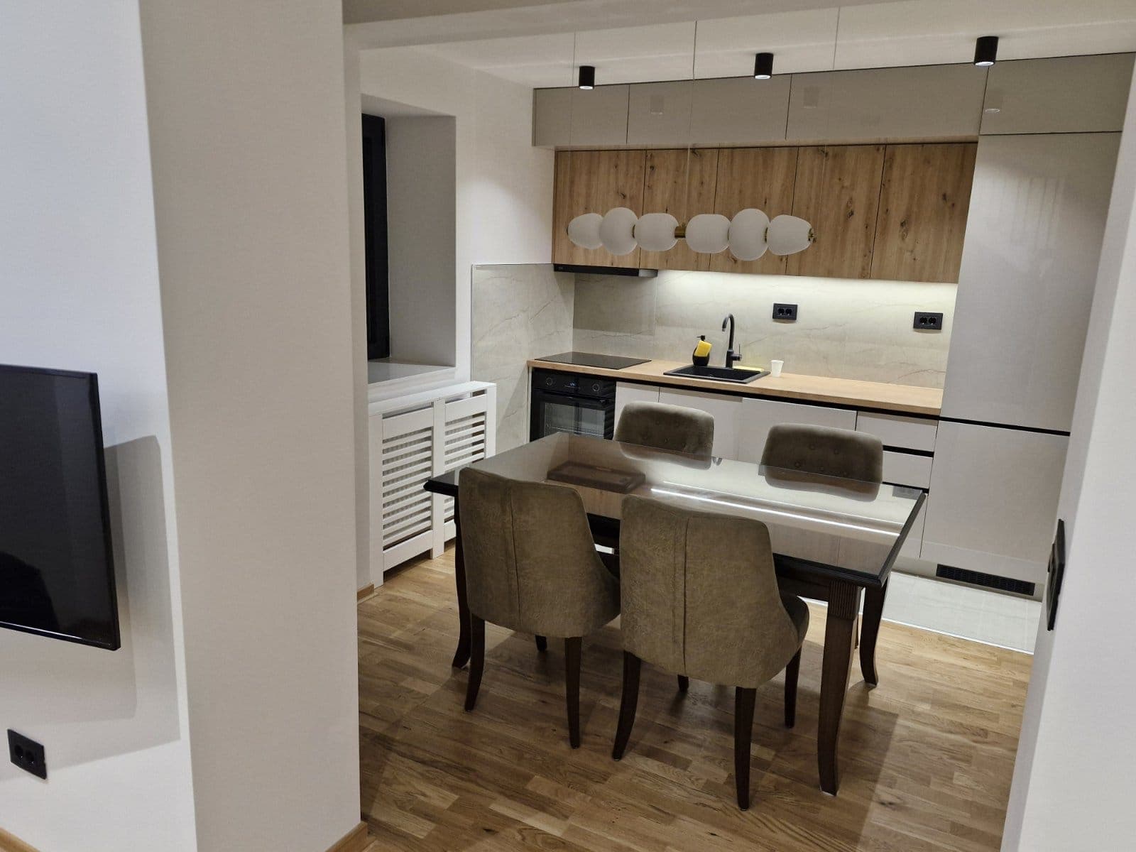 Bathrooms & Kitchens